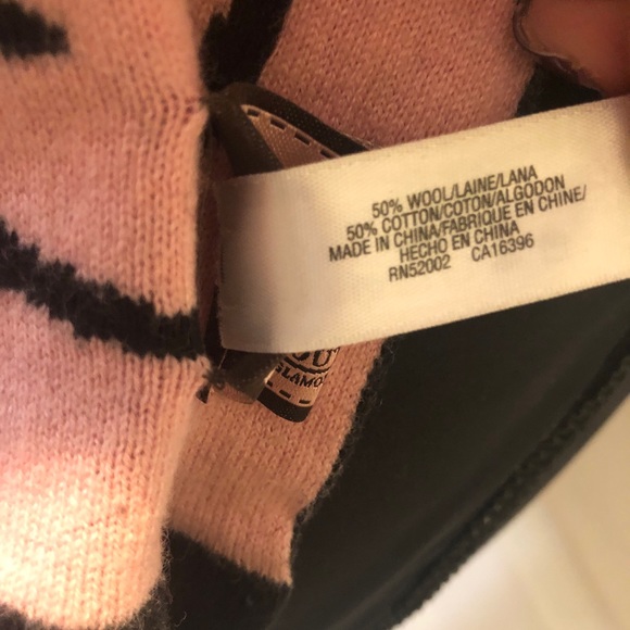 JUICY COUTURE REVERSIBLE WOOL SCARF - Picture 4 of 4